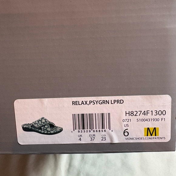 Vionic Green Patterned Slippers - Picture 6 of 6